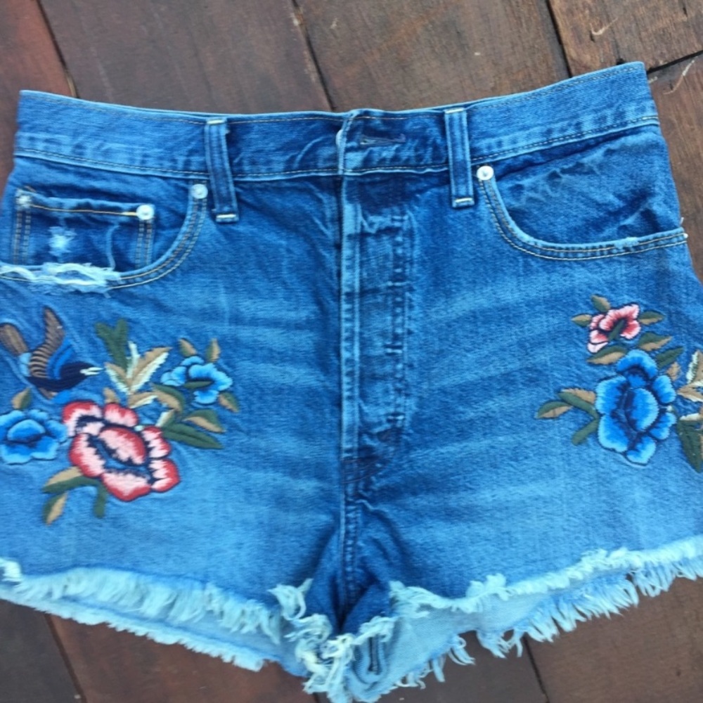 Abocrombie & fitch embroidered denim shorts